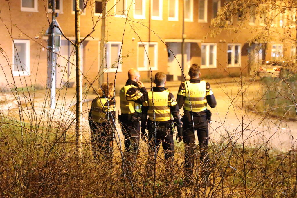 Hulpdiensten bekogeld met zwaar vuurwerk