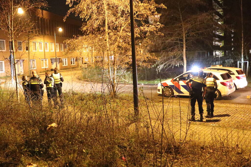 Hulpdiensten bekogeld met zwaar vuurwerk