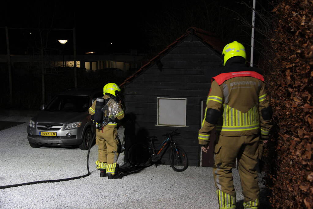 Brand in schuur met vuurwerk
