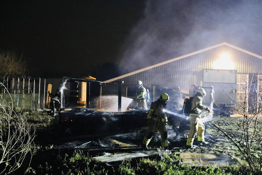Aanhanger verwoest door brand
