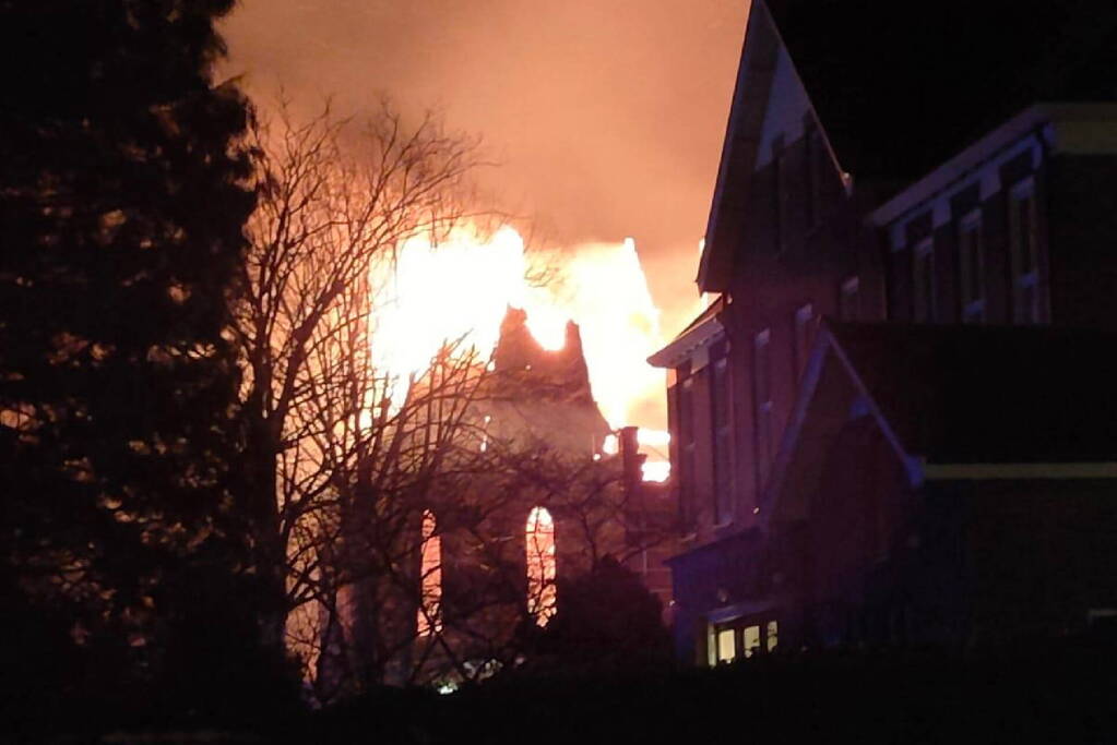 Zeer grote brand in voormalig kerkgebouw