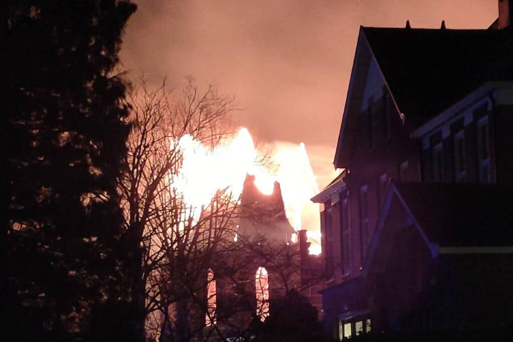 Zeer grote brand in voormalig kerkgebouw