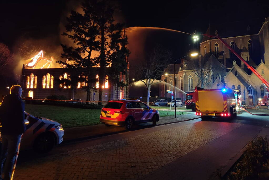 Zeer grote brand in voormalig kerkgebouw