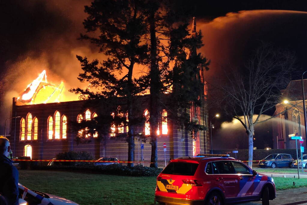Zeer grote brand in voormalig kerkgebouw