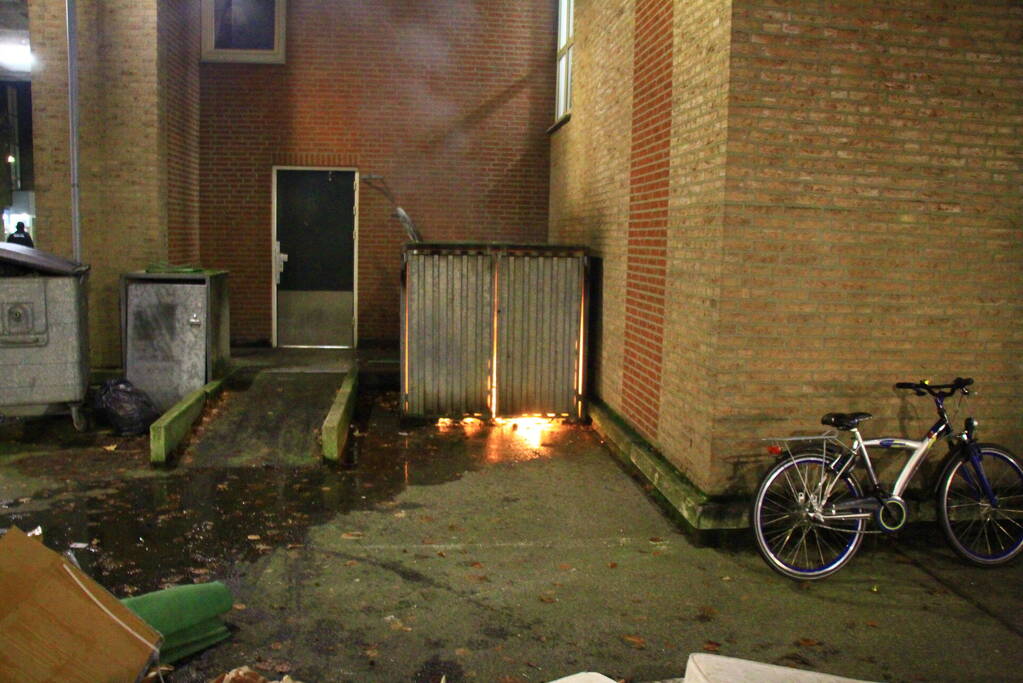 Veel rook bij brand in container