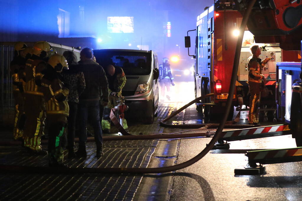 Uitslaande brand in bedrijfspand