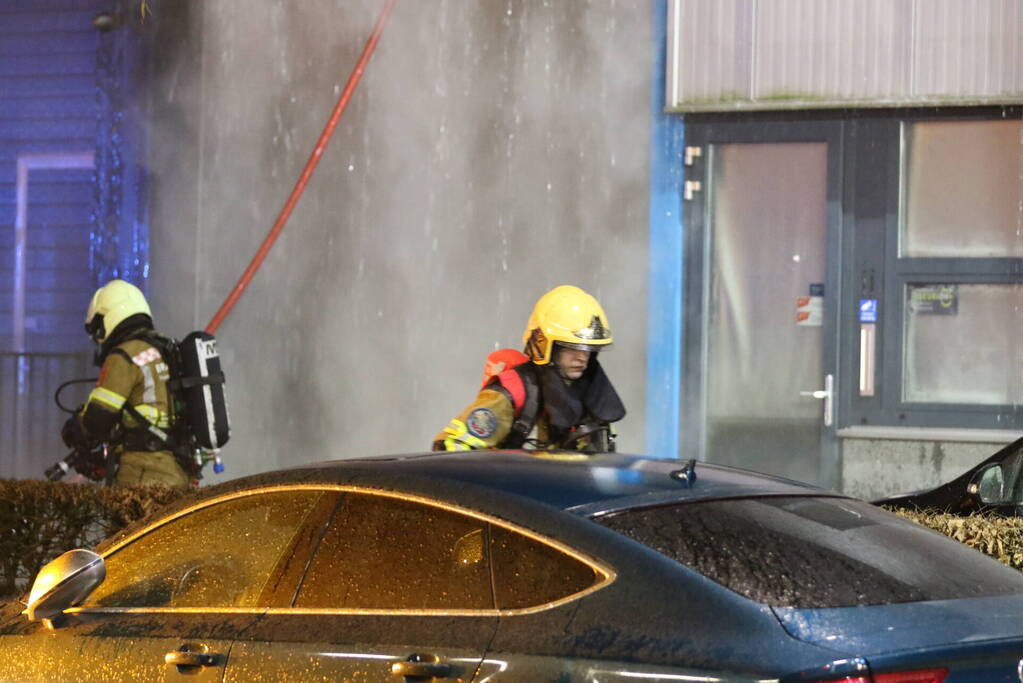 Uitslaande brand in bedrijfspand