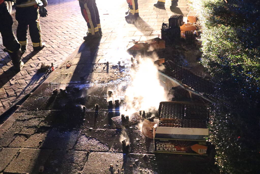 Brand in wielkast van bestelbus