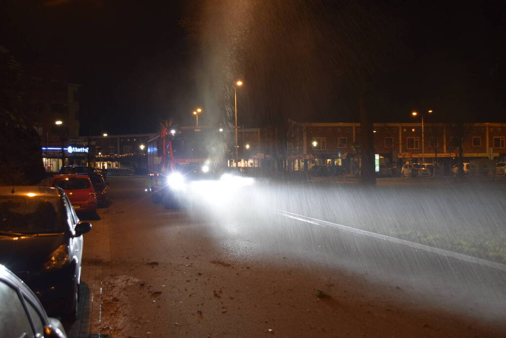 Brandweer zet waterkanon voor buitenrand