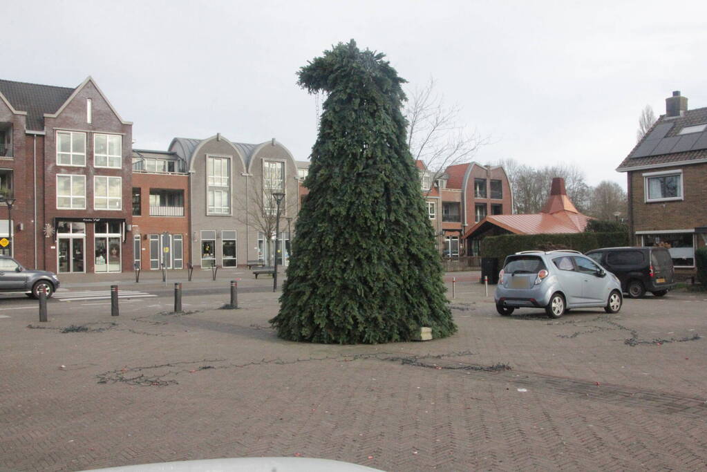Grote gemeente kerstboom wederom vernield