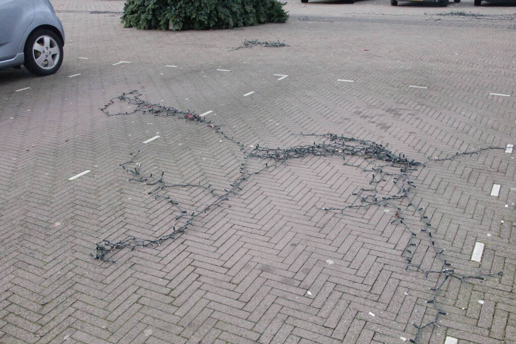 Grote gemeente kerstboom wederom vernield