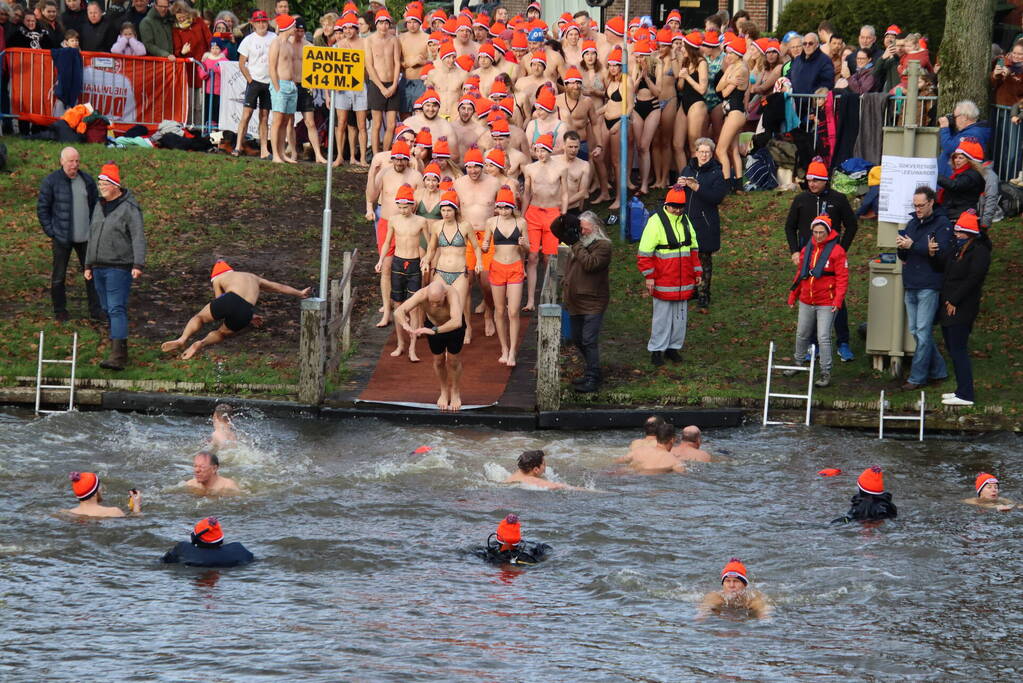 Grote drukte bij nieuwjaarsduik