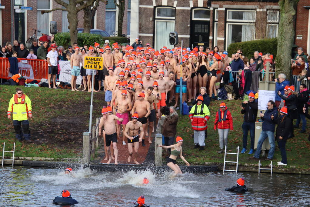Grote drukte bij nieuwjaarsduik
