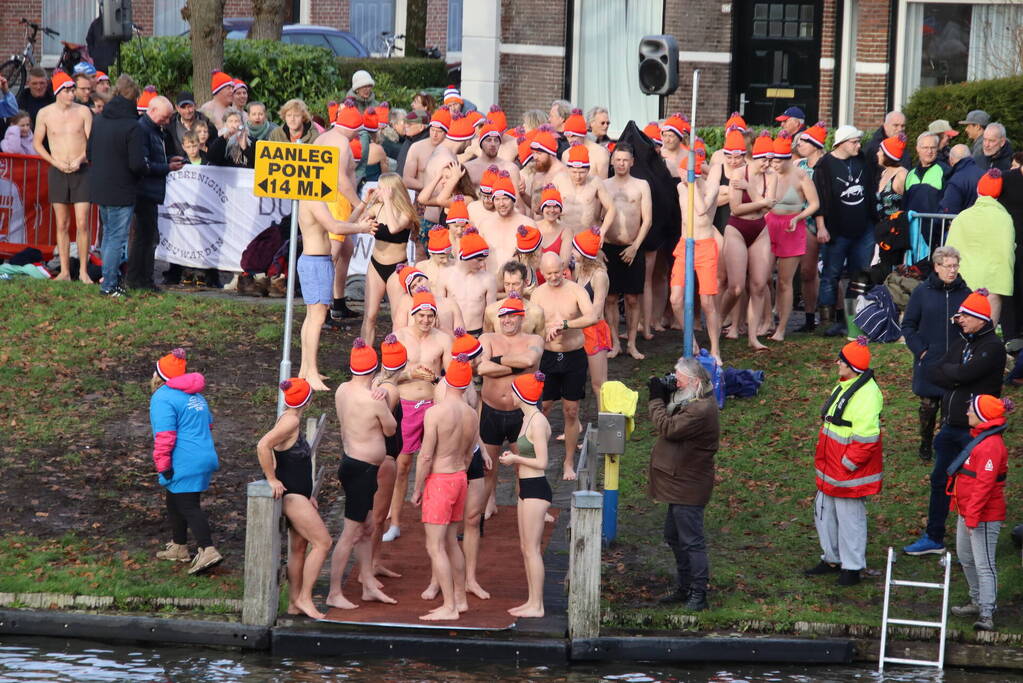 Grote drukte bij nieuwjaarsduik