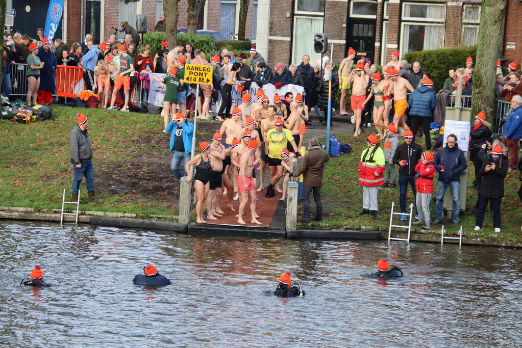 Grote drukte bij nieuwjaarsduik