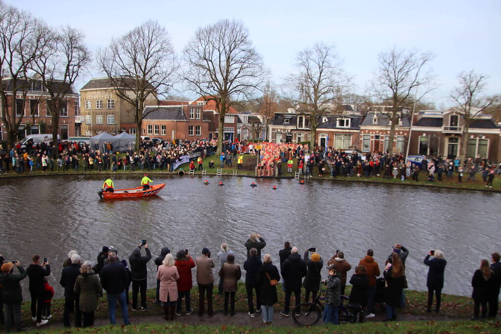 Grote drukte bij nieuwjaarsduik
