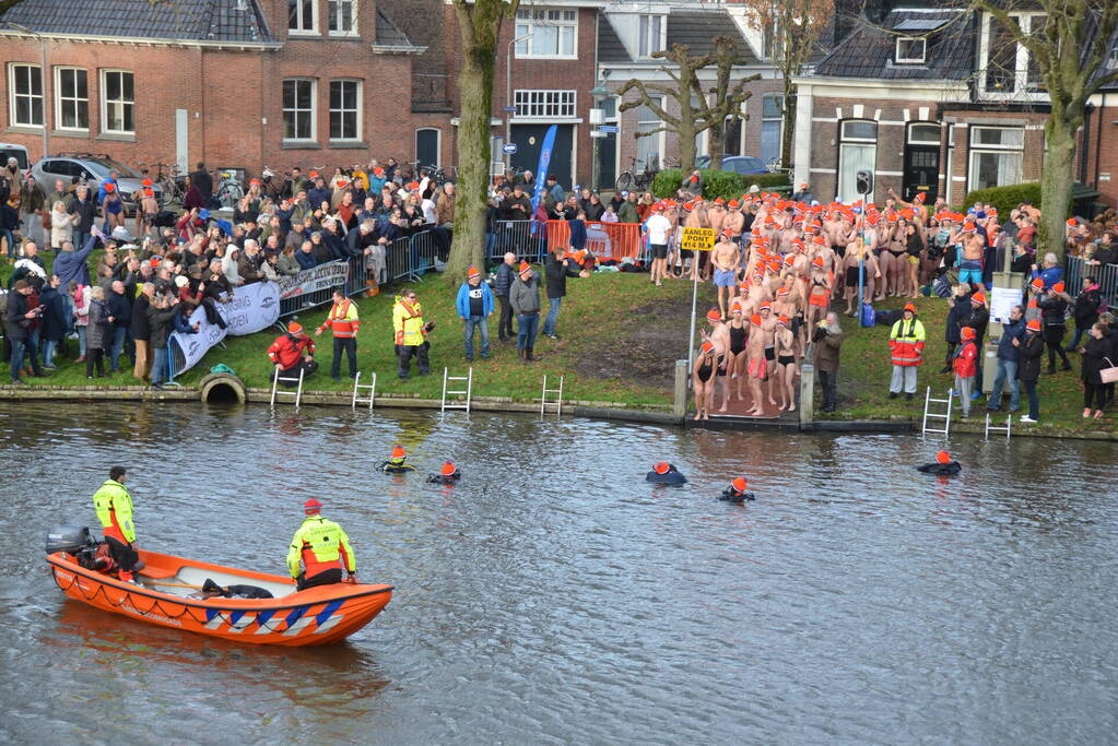 Grote drukte bij nieuwjaarsduik