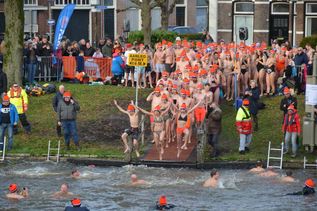 Grote drukte bij nieuwjaarsduik
