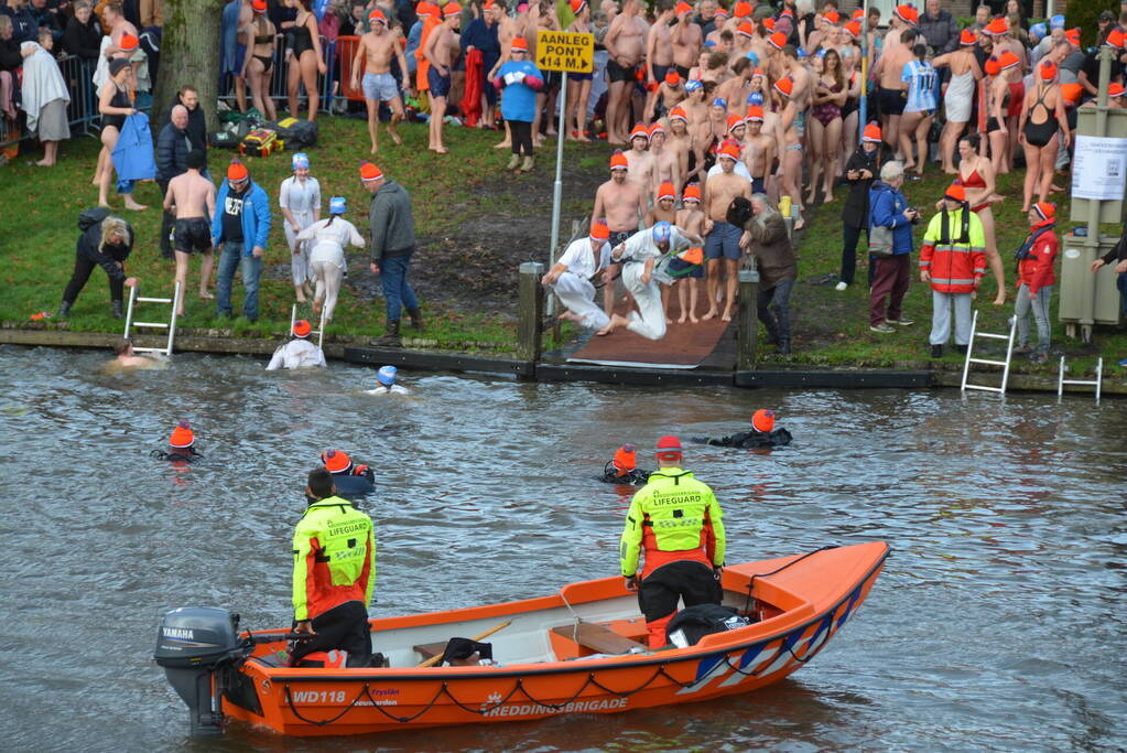 Grote drukte bij nieuwjaarsduik
