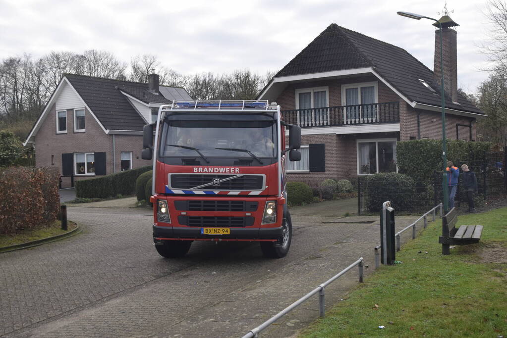 Vuurwerkresten in brand gestoken