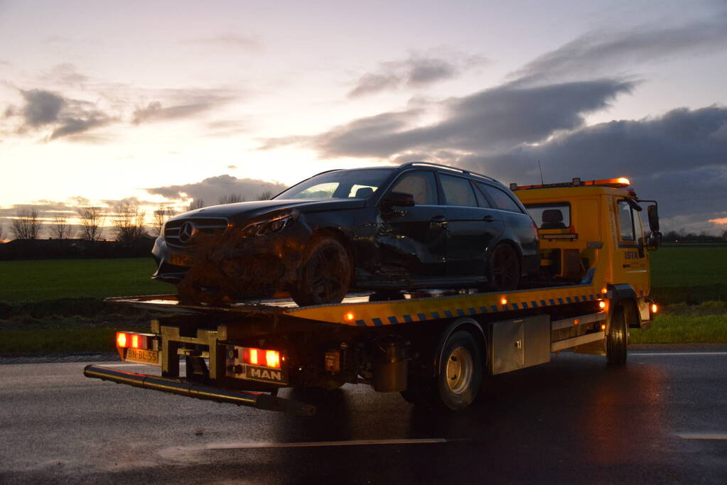 Twee auto's belande in droge sloot