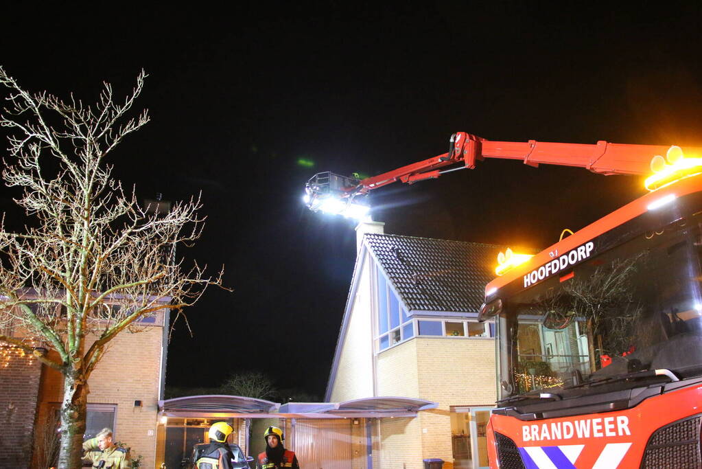 Brand in schoorsteen van woning