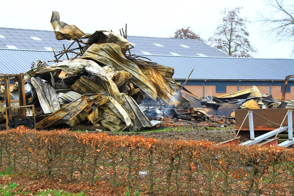 Ravage is enorm na verwoestende brand