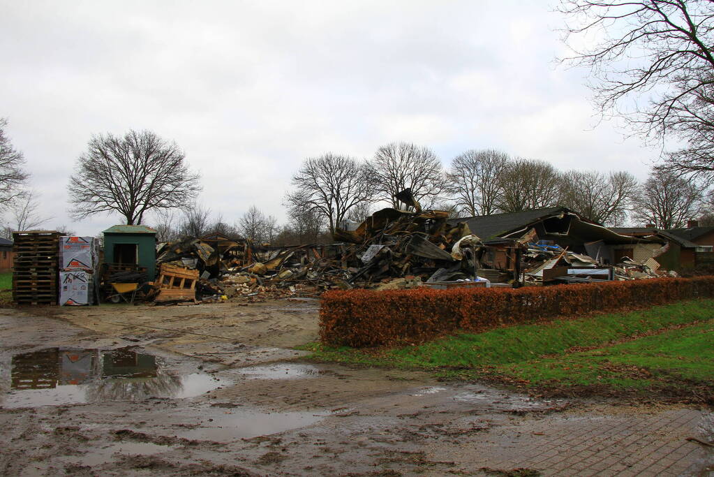 Ravage is enorm na verwoestende brand