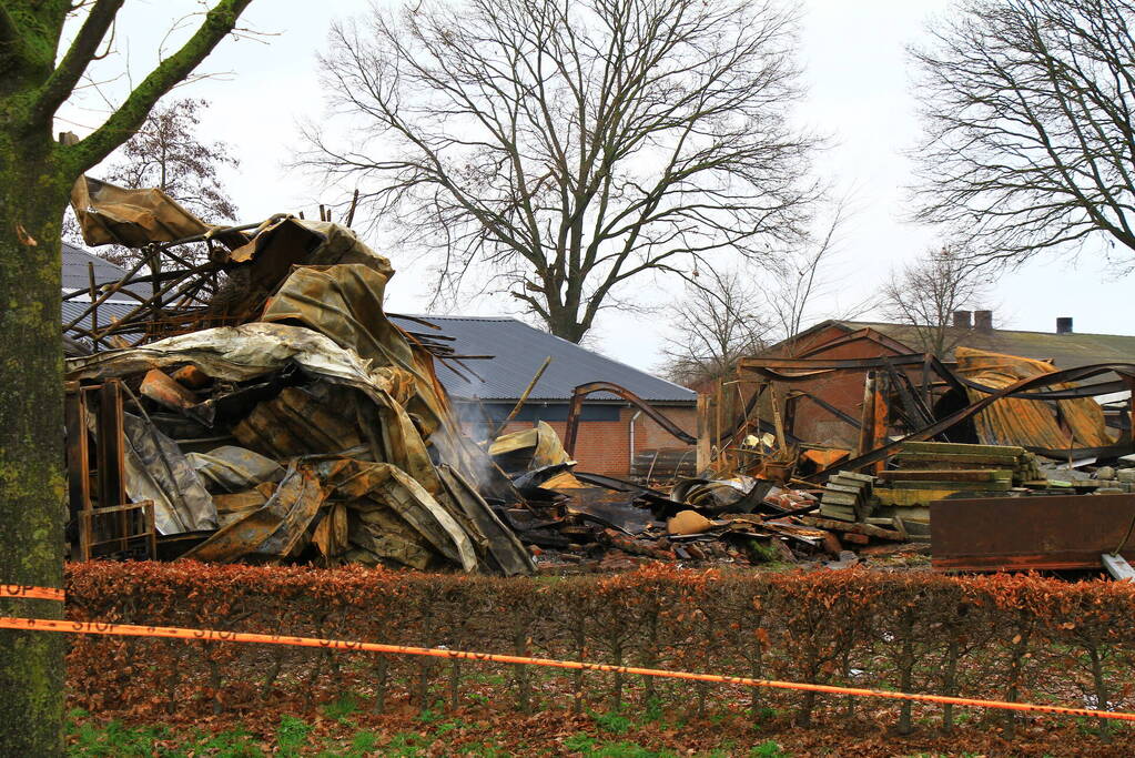 Ravage is enorm na verwoestende brand