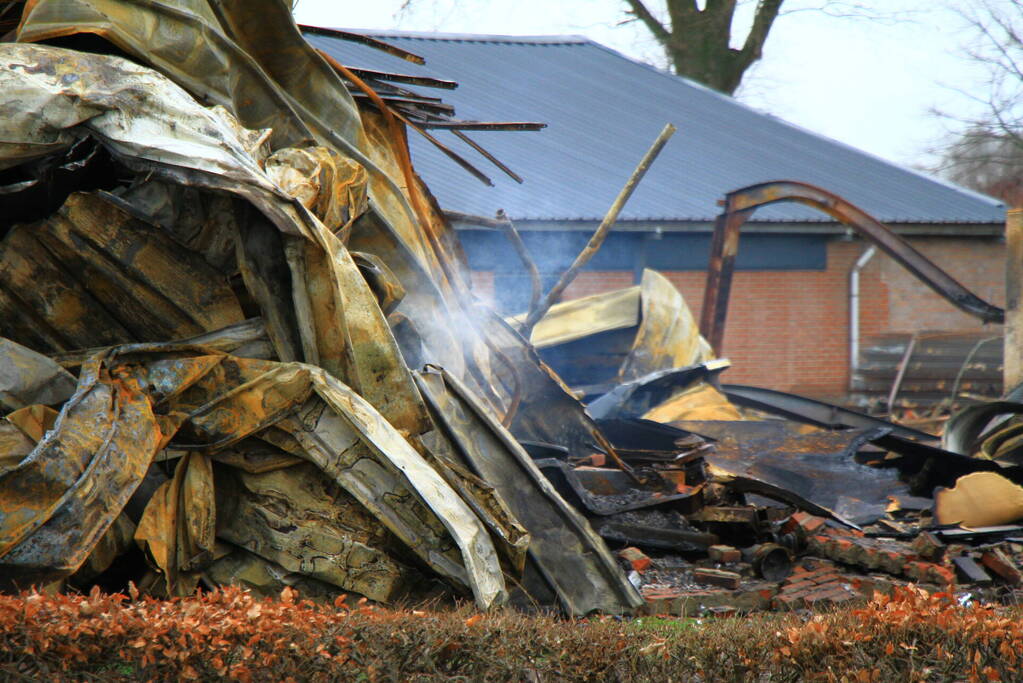 Ravage is enorm na verwoestende brand