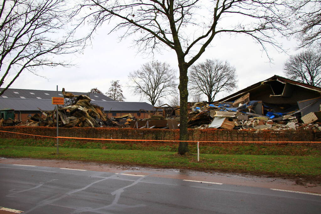 Ravage is enorm na verwoestende brand