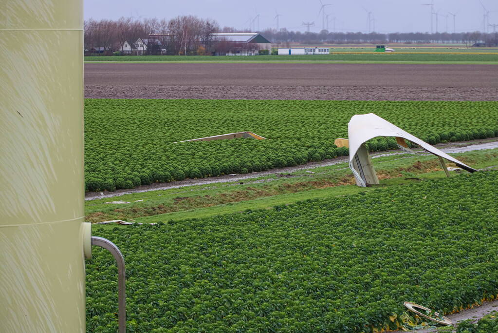 Grote ravage door geknakte windmolen