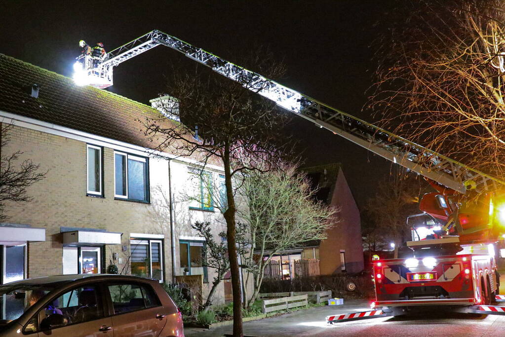 Deel van dakkapel hangt los