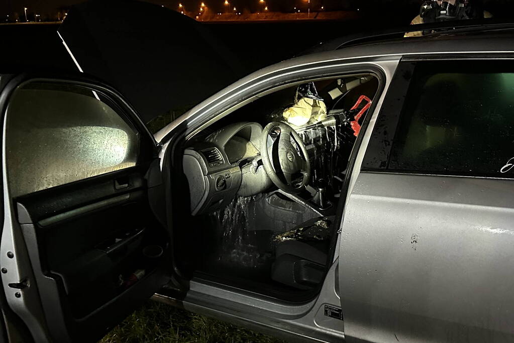 Auto vliegt in brand tijdens rit