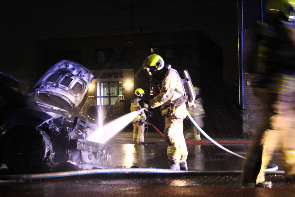 Autobrand mogelijk door vuurwerk
