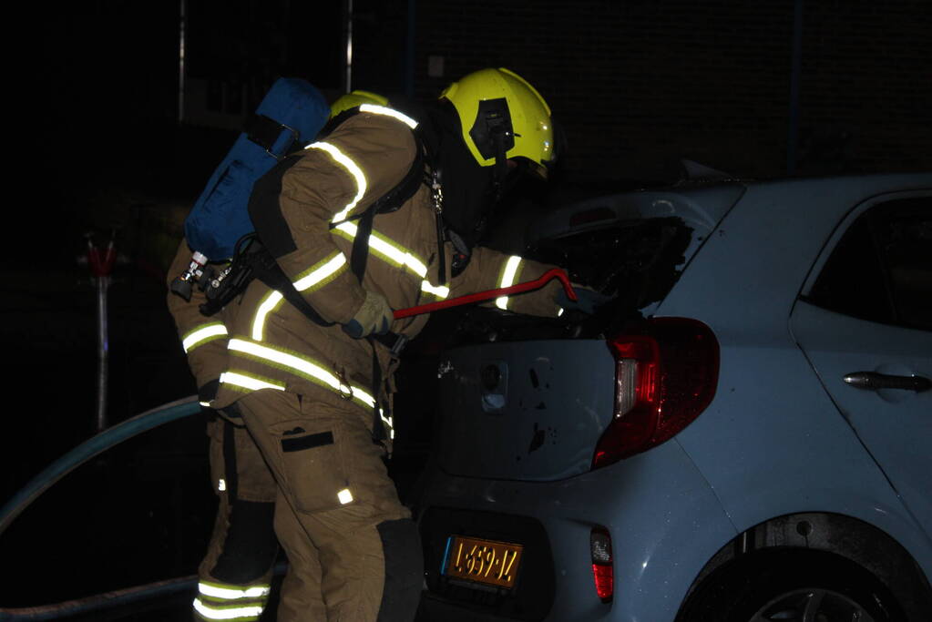 Autobrand mogelijk door vuurwerk