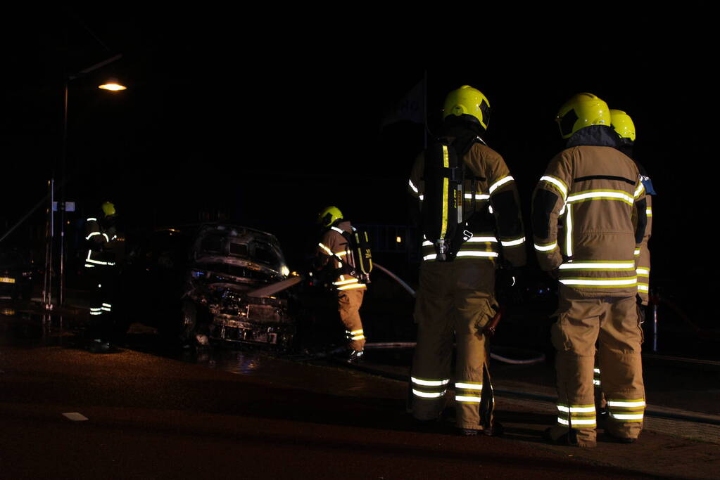 Autobrand mogelijk door vuurwerk