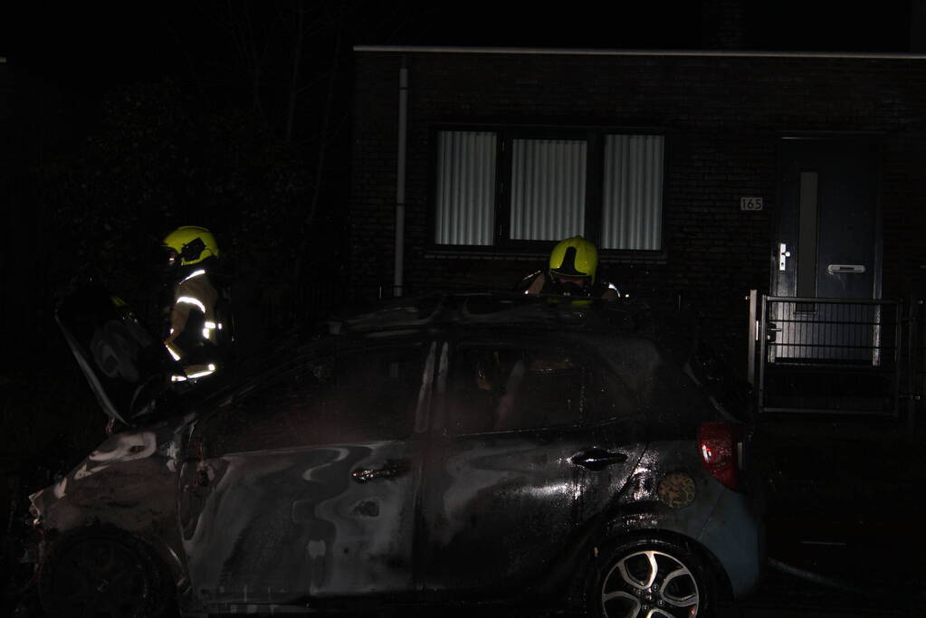 Autobrand mogelijk door vuurwerk