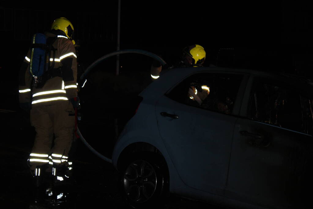 Autobrand mogelijk door vuurwerk