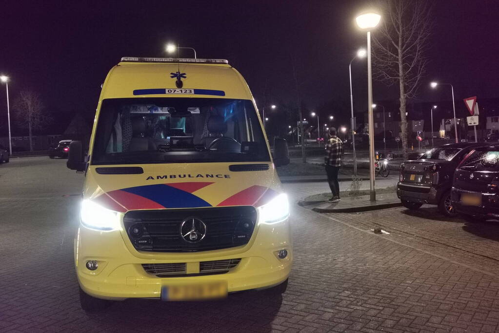 Maaltijdbezorger aangereden door auto