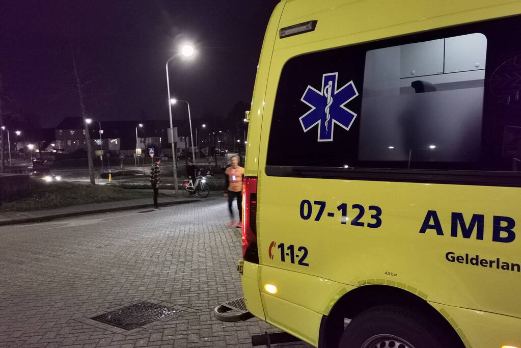 Maaltijdbezorger aangereden door auto