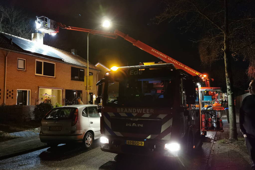 Brandweer heeft schoorsteenbrand snel onder controle