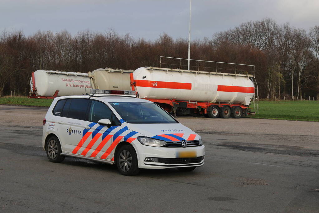 Drie tankers gedumpt op parkeerplaats