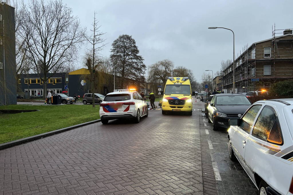 Fietser geschept door personenauto