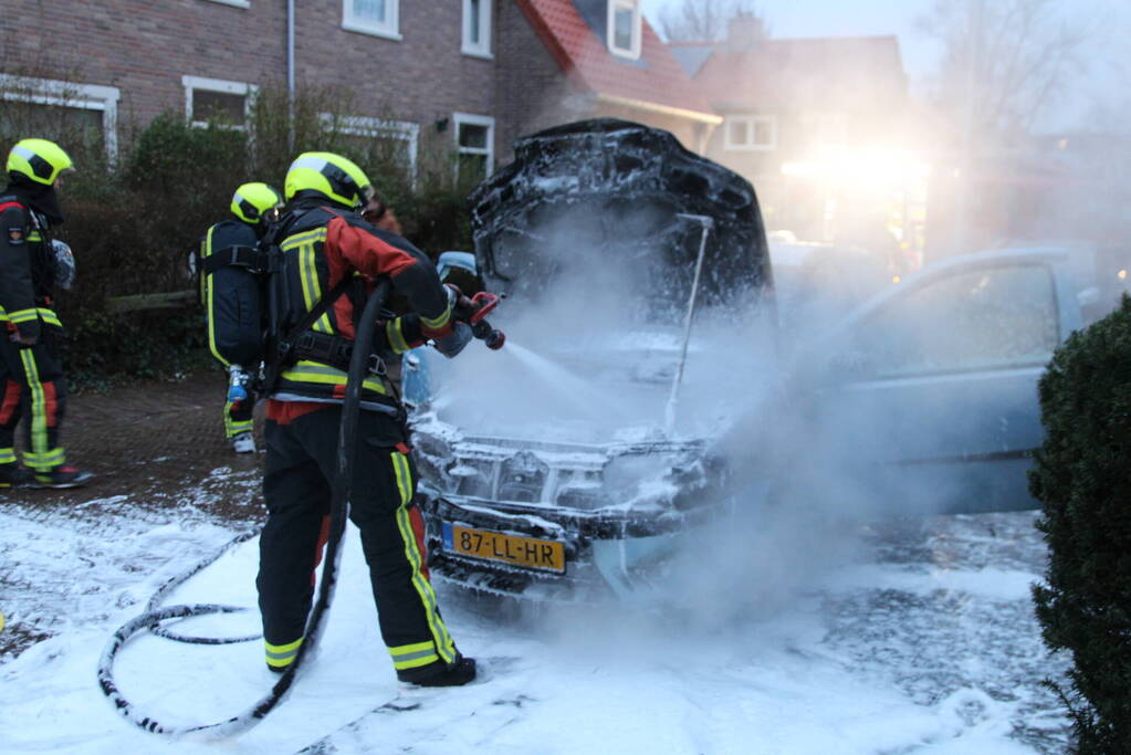 Auto brandt uit na blokje om