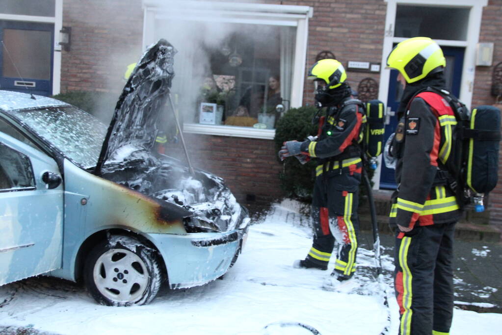 Auto brandt uit na blokje om