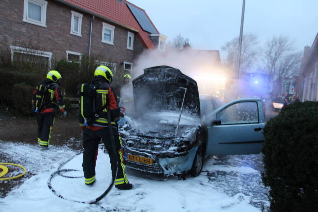 Auto brandt uit na blokje om
