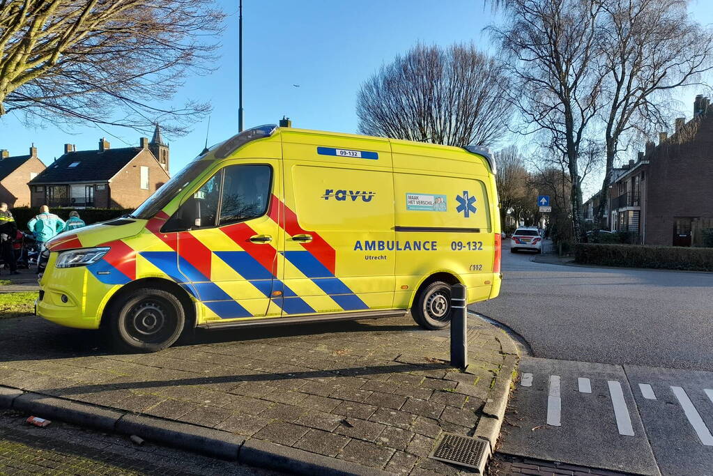 Fietsster gewond bij botsing met personenwagen