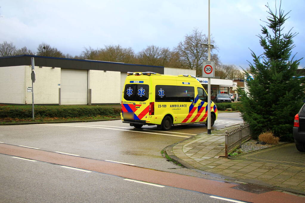 Automobilist botst met fietsster bij oversteken