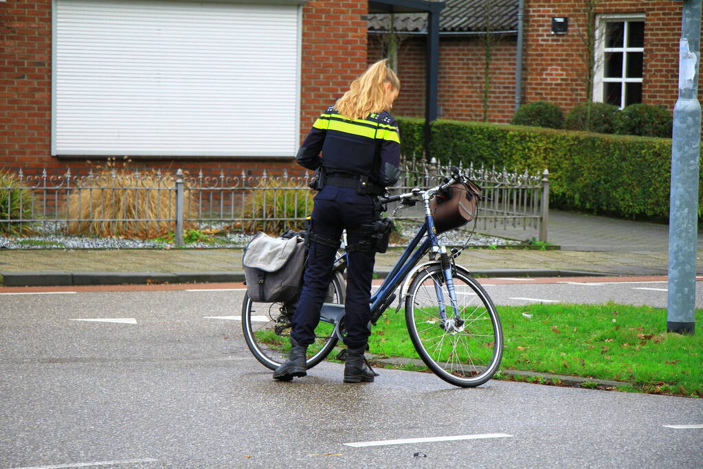 Automobilist botst met fietsster bij oversteken